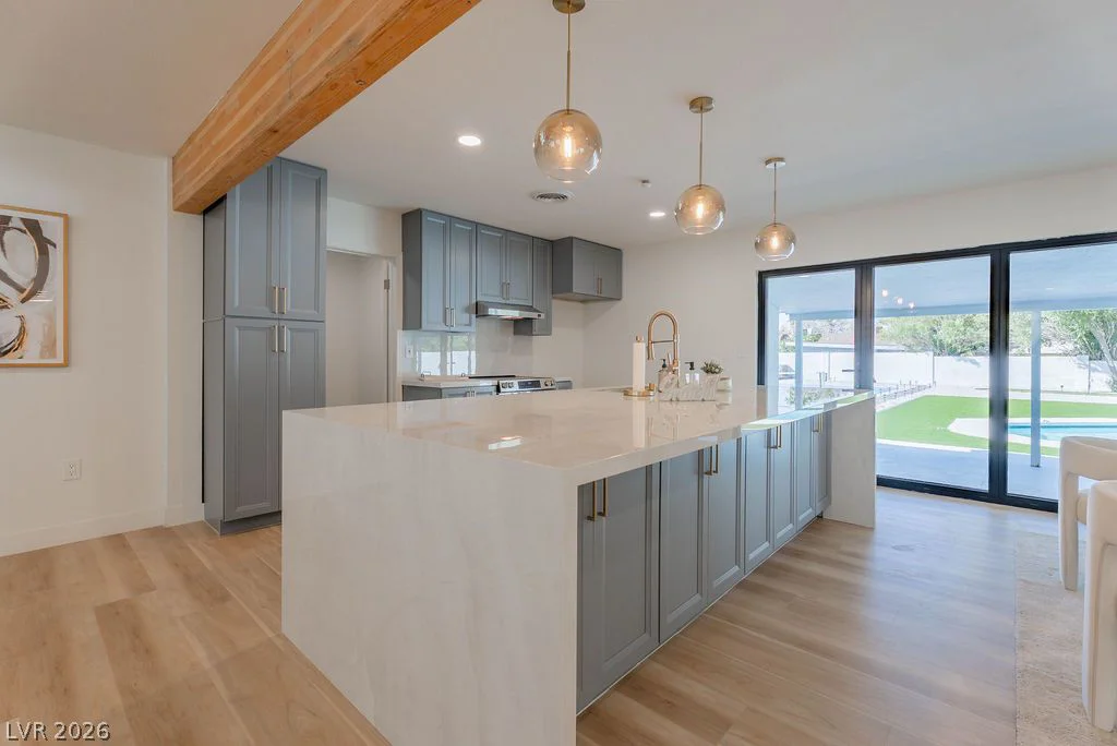 2106 Oakey, Las Vegas, NV 89102