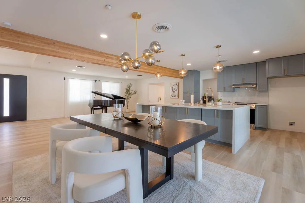 2106 Oakey, Las Vegas, NV 89102