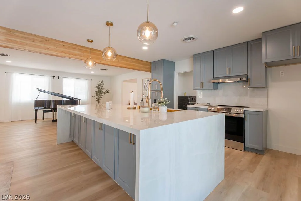 2106 Oakey, Las Vegas, NV 89102