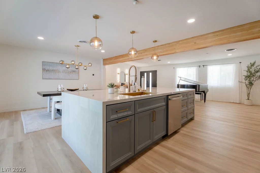 2106 Oakey, Las Vegas, NV 89102
