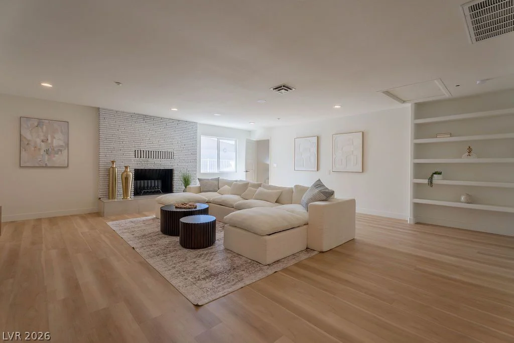 2106 Oakey, Las Vegas, NV 89102