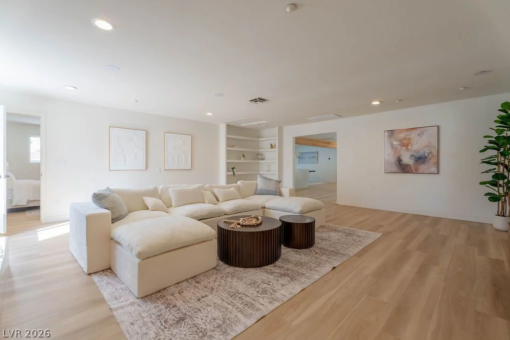 2106 Oakey, Las Vegas, NV 89102