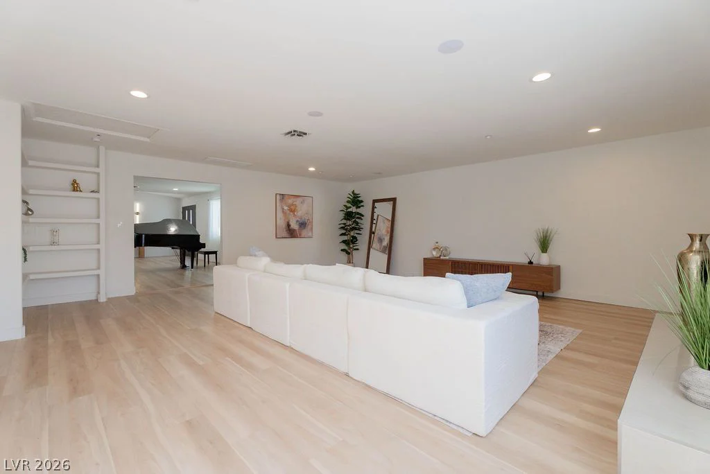 2106 Oakey, Las Vegas, NV 89102