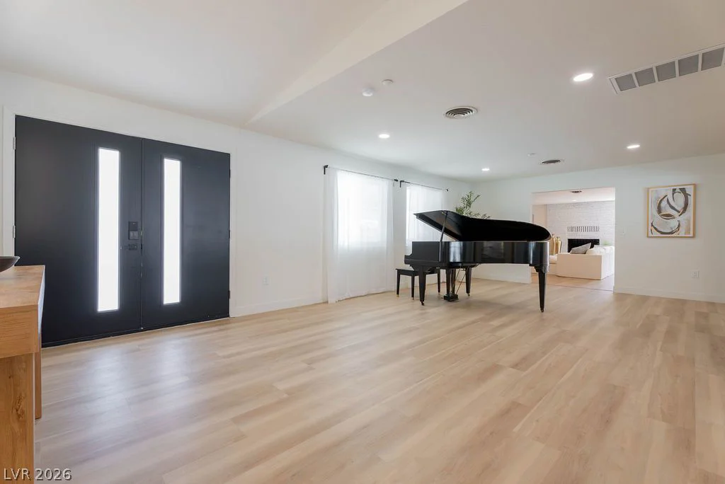 2106 Oakey, Las Vegas, NV 89102