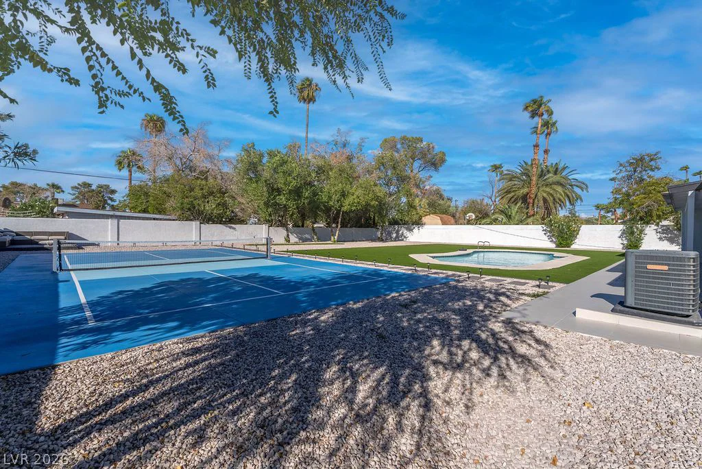 2106 Oakey, Las Vegas, NV 89102