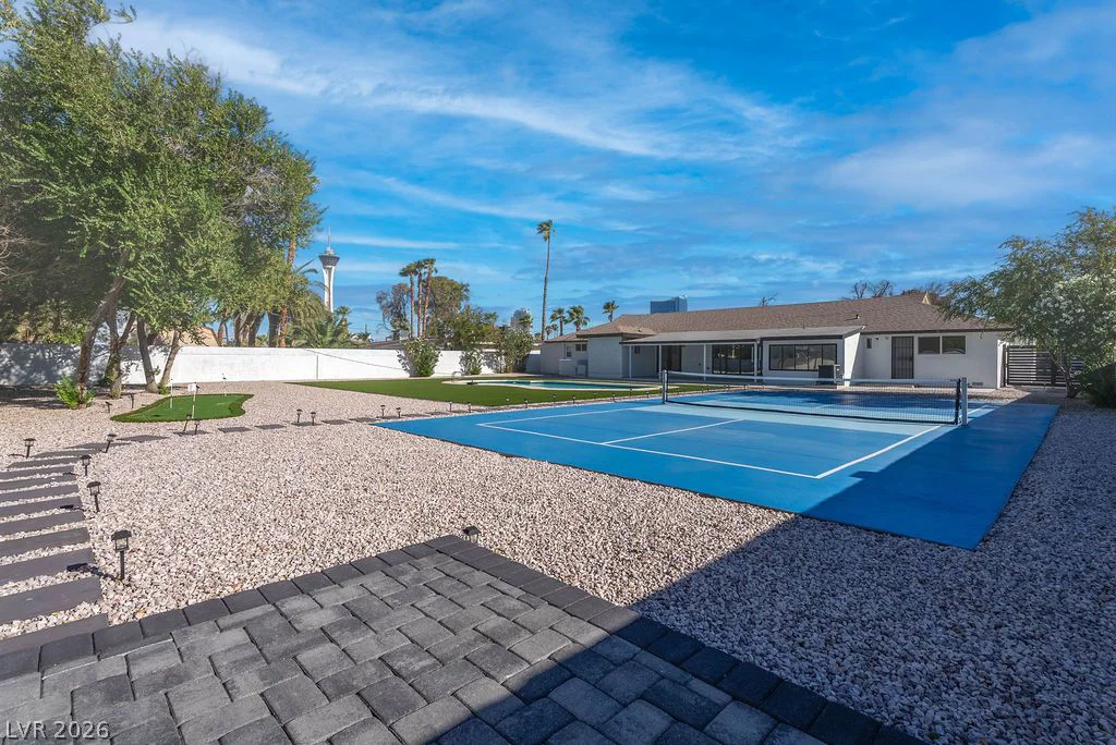 2106 Oakey, Las Vegas, NV 89102