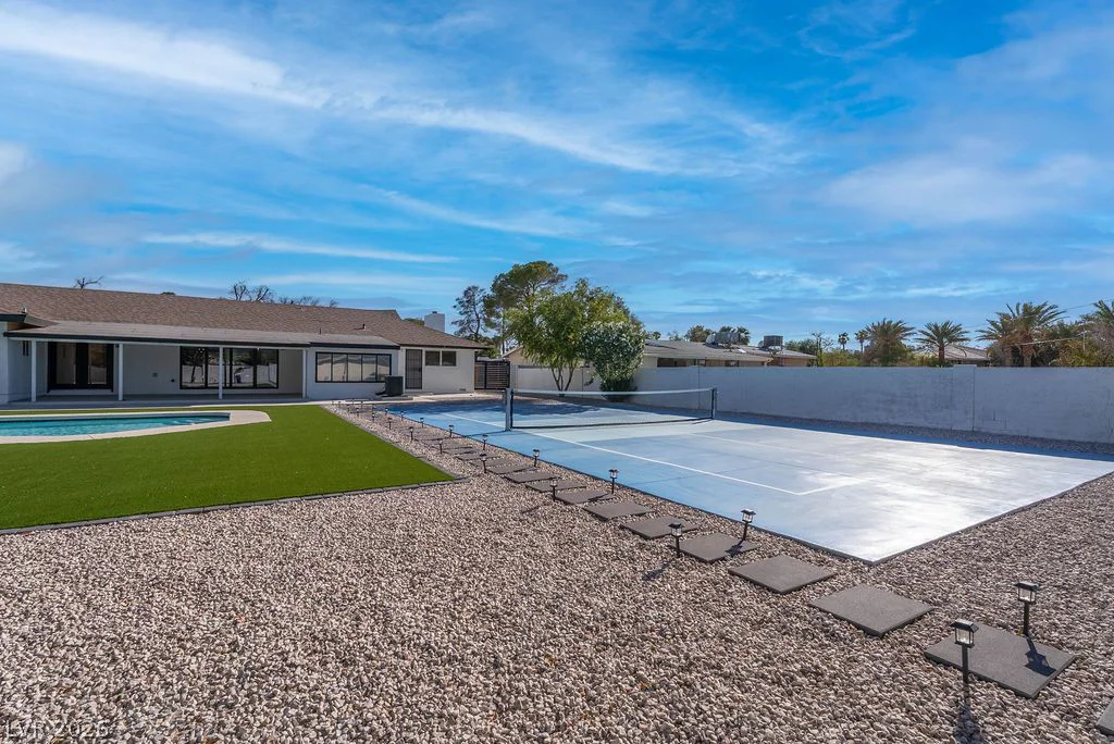 2106 Oakey, Las Vegas, NV 89102