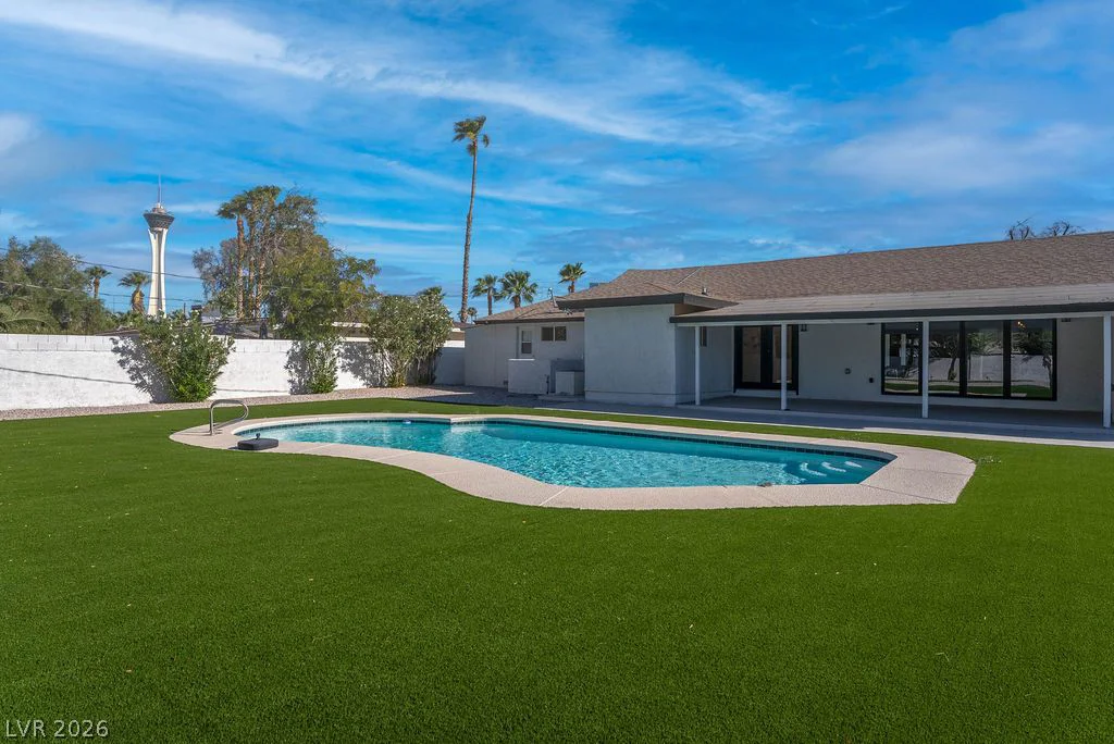 2106 Oakey, Las Vegas, NV 89102