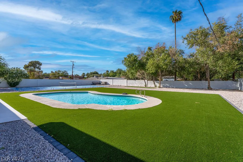 2106 Oakey, Las Vegas, NV 89102