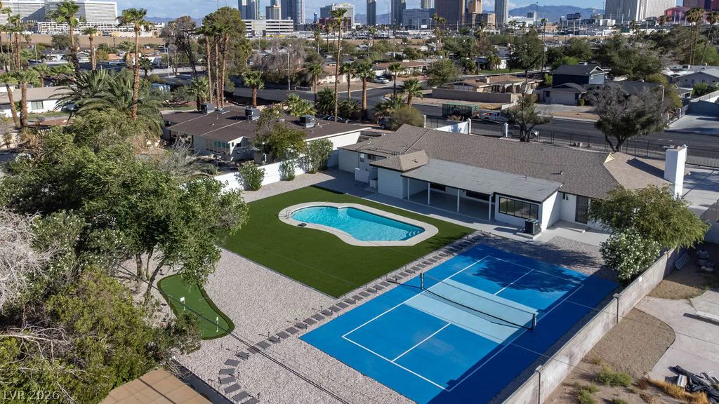 2106 Oakey, Las Vegas, NV 89102