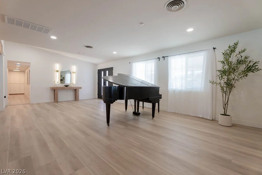 2106 Oakey, Las Vegas, NV 89102