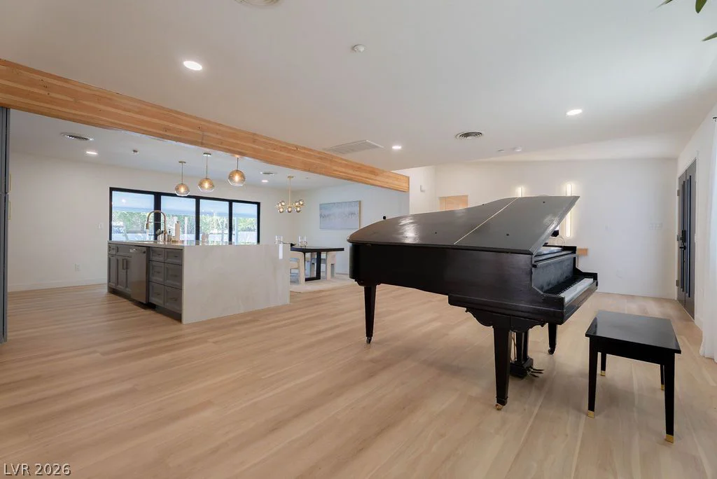 2106 Oakey, Las Vegas, NV 89102