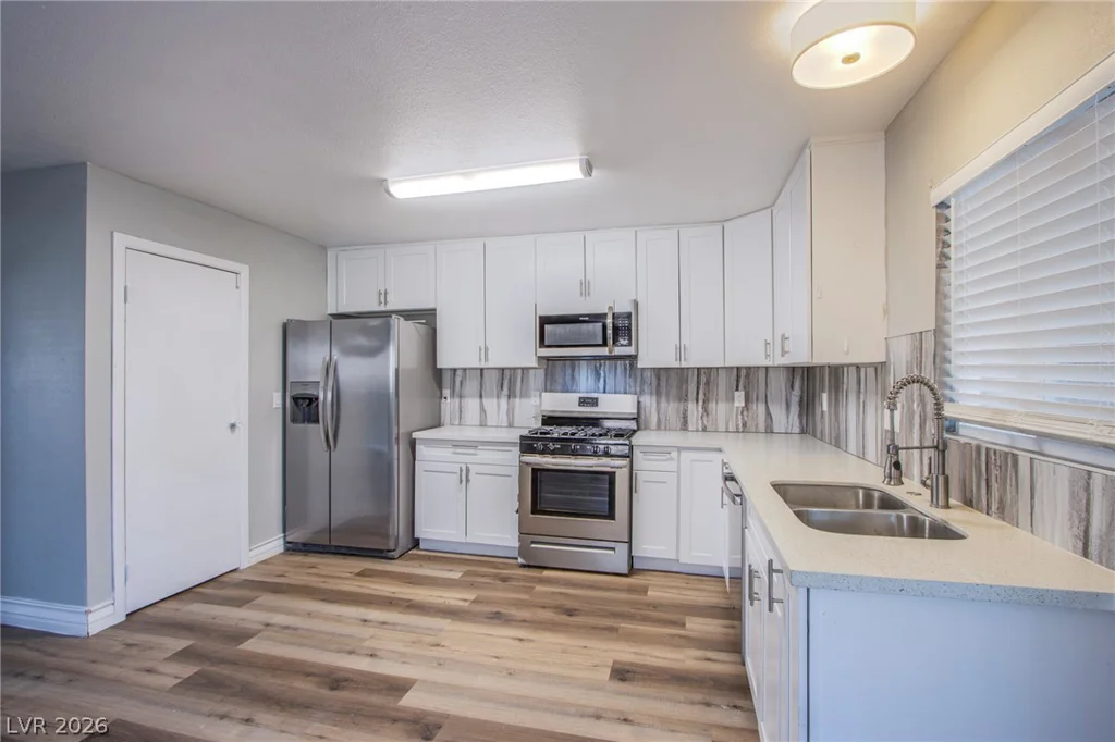 2456 Paradise Village, Las Vegas, NV 89120