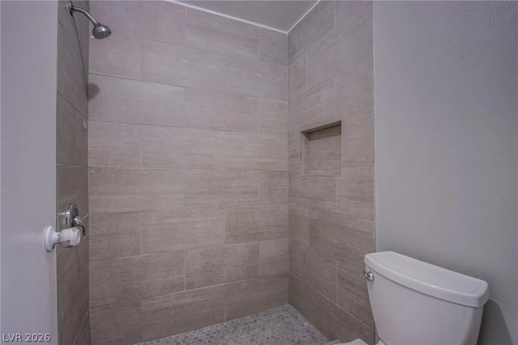 2456 Paradise Village, Las Vegas, NV 89120