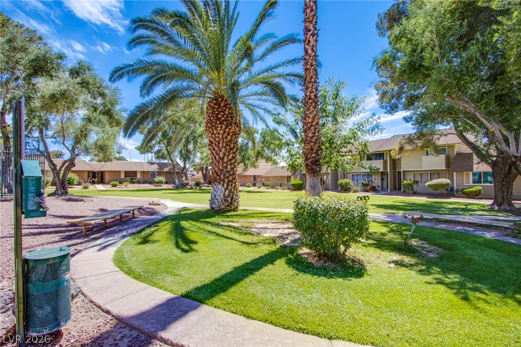 2456 Paradise Village, Las Vegas, NV 89120