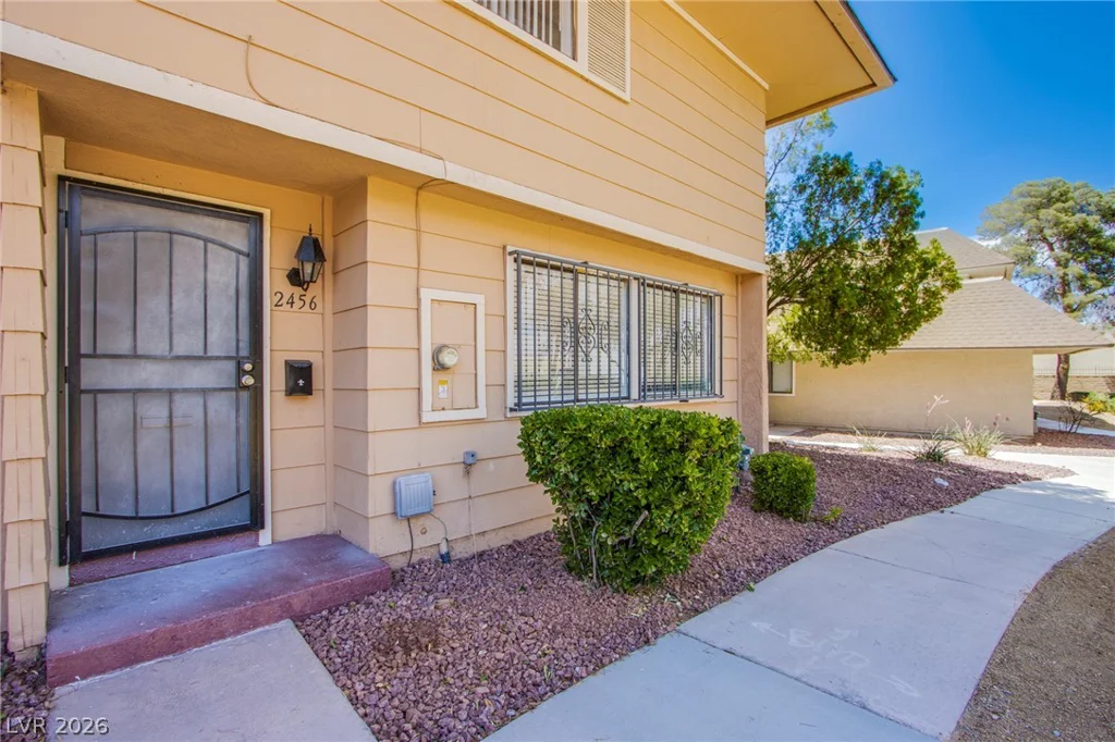 2456 Paradise Village, Las Vegas, NV 89120