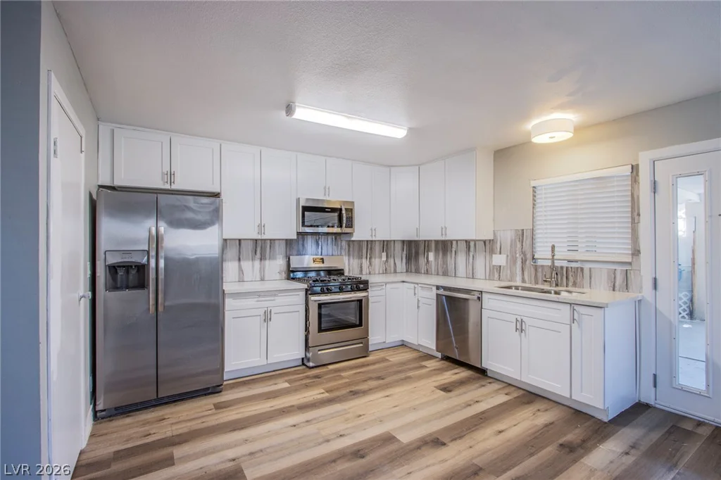 2456 Paradise Village, Las Vegas, NV 89120