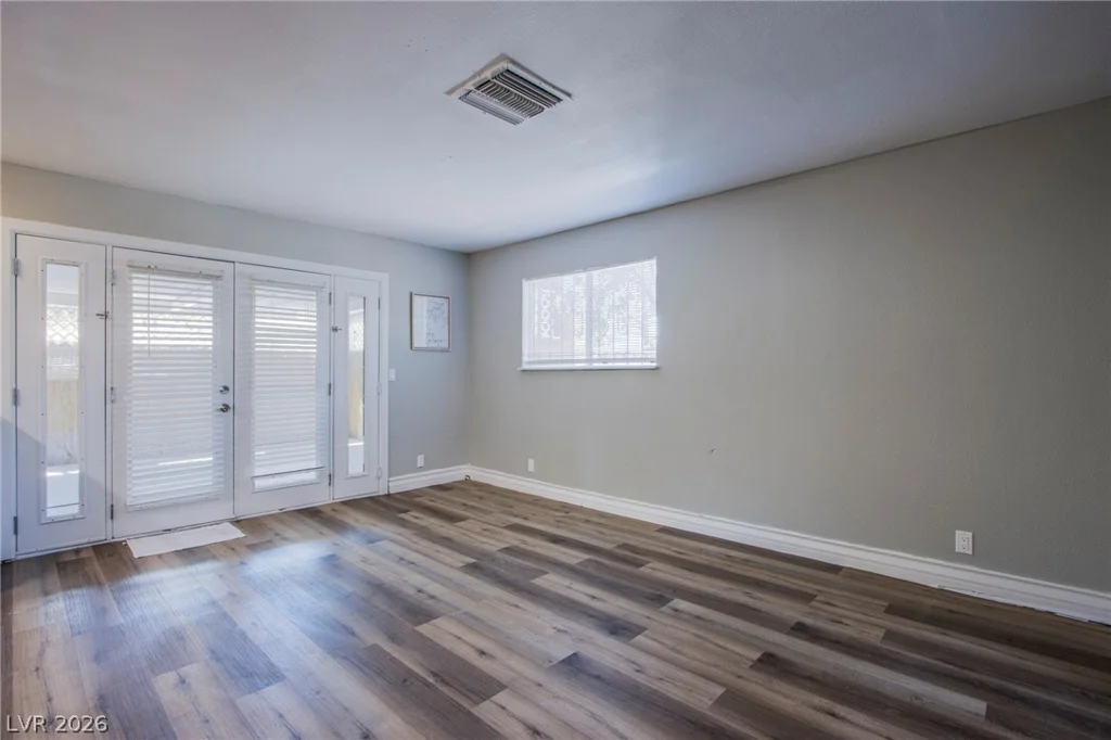 2456 Paradise Village, Las Vegas, NV 89120