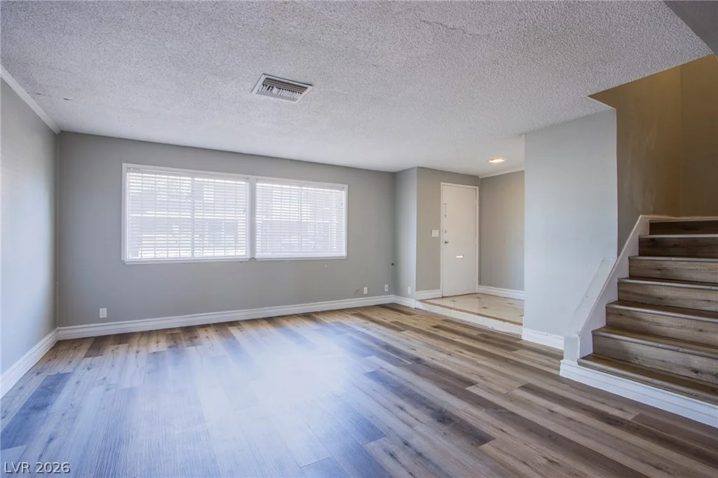 2456 Paradise Village, Las Vegas, NV 89120