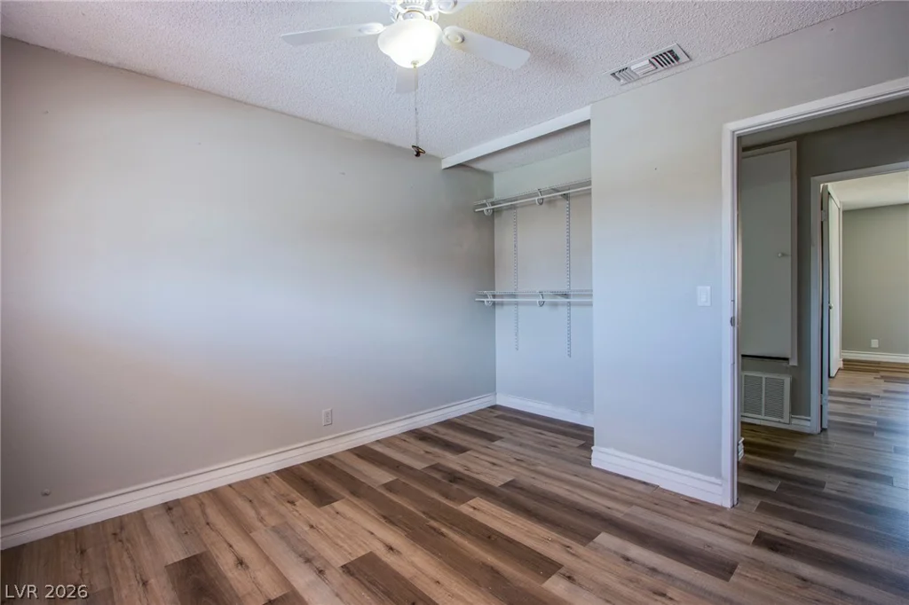 2456 Paradise Village, Las Vegas, NV 89120