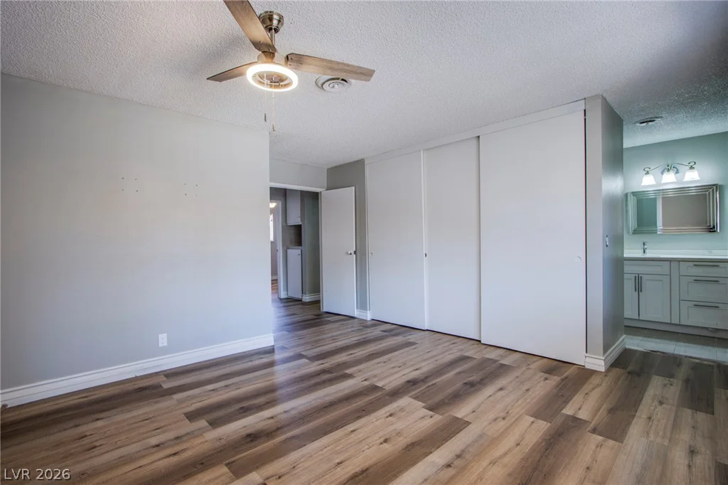2456 Paradise Village, Las Vegas, NV 89120