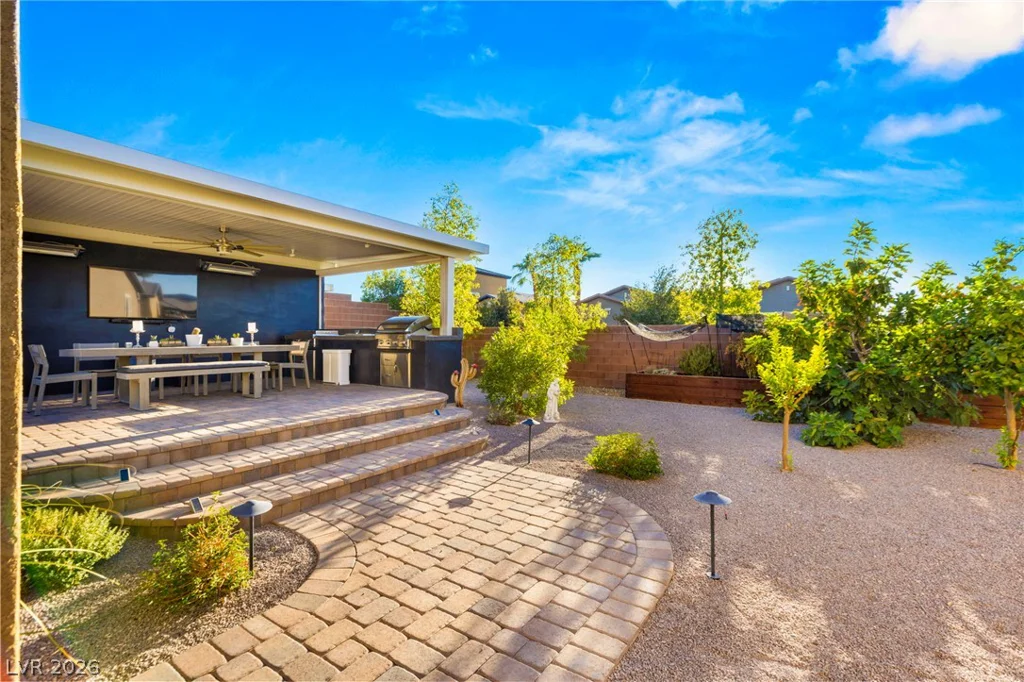 327 Castle Wynd, Las Vegas, NV 89183