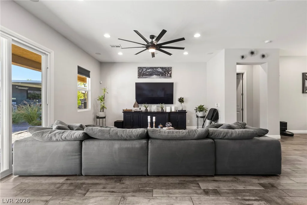 327 Castle Wynd, Las Vegas, NV 89183