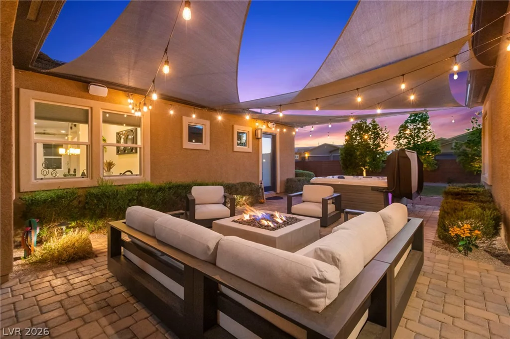 327 Castle Wynd, Las Vegas, NV 89183