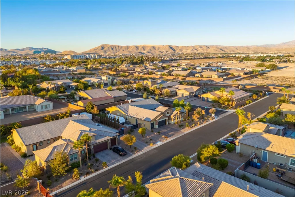 327 Castle Wynd, Las Vegas, NV 89183