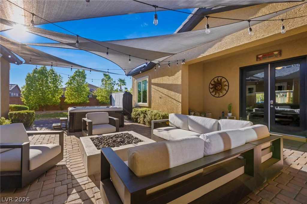 327 Castle Wynd, Las Vegas, NV 89183