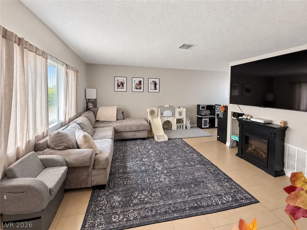 651 Greenbriar Townhouse, Las Vegas, NV 89121