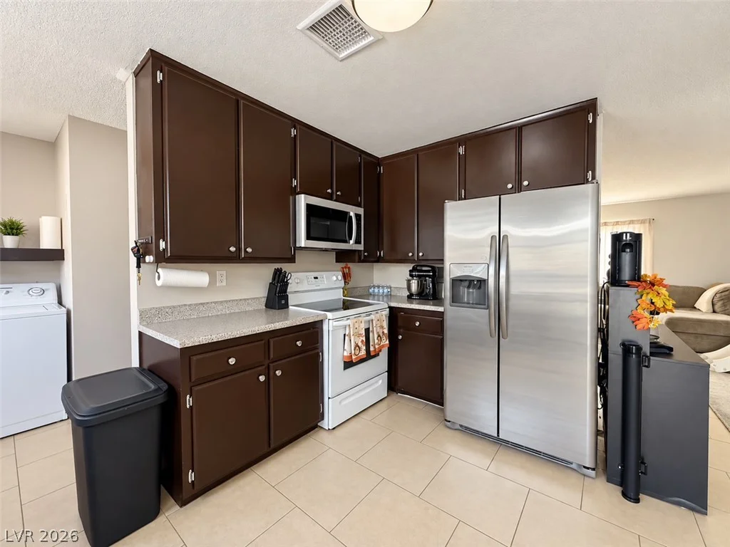 651 Greenbriar Townhouse, Las Vegas, NV 89121