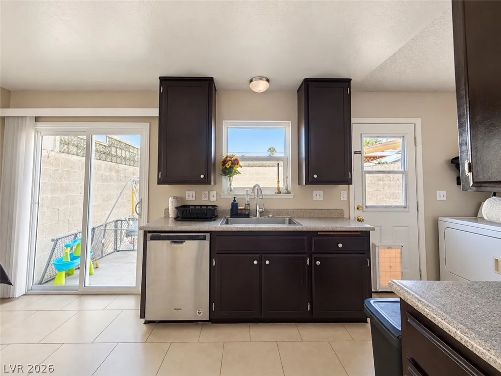 651 Greenbriar Townhouse, Las Vegas, NV 89121