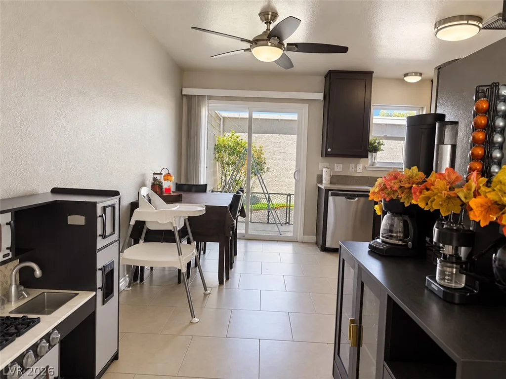 651 Greenbriar Townhouse, Las Vegas, NV 89121