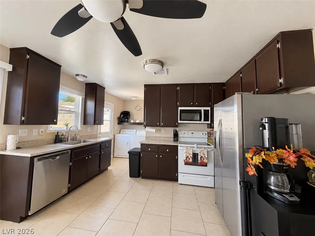 651 Greenbriar Townhouse, Las Vegas, NV 89121