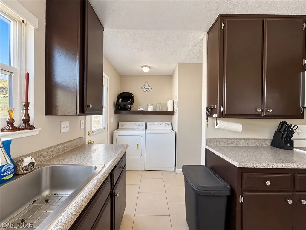 651 Greenbriar Townhouse, Las Vegas, NV 89121
