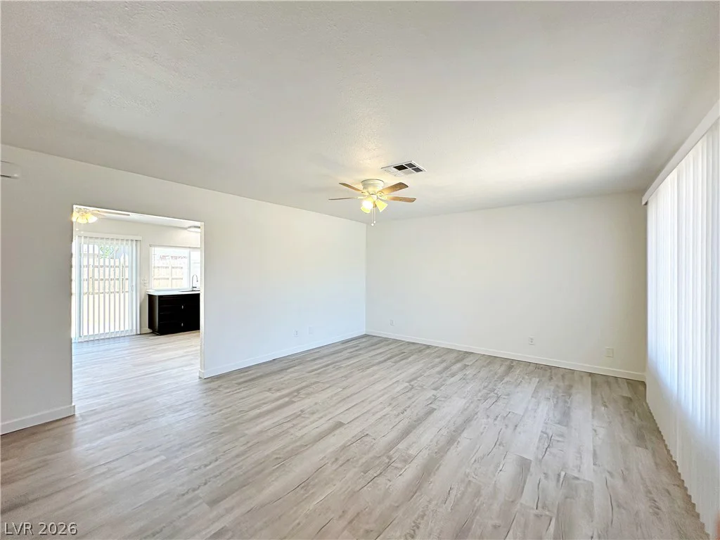 2501 Oak Glen, Las Vegas, NV 89115