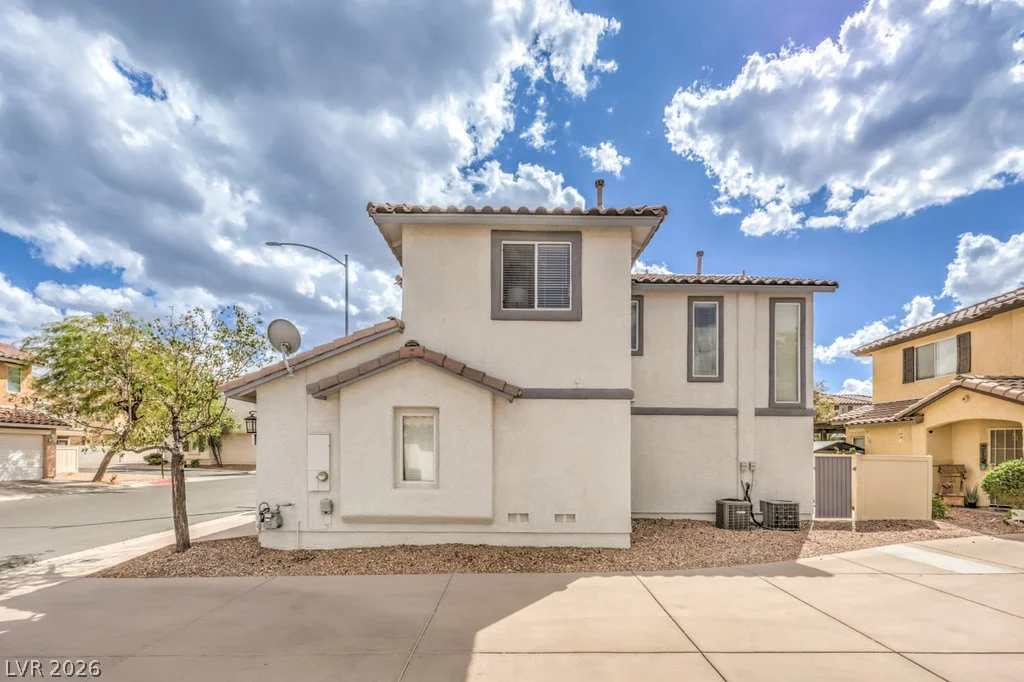 10669 Pueblo Springs, Las Vegas, NV 89183