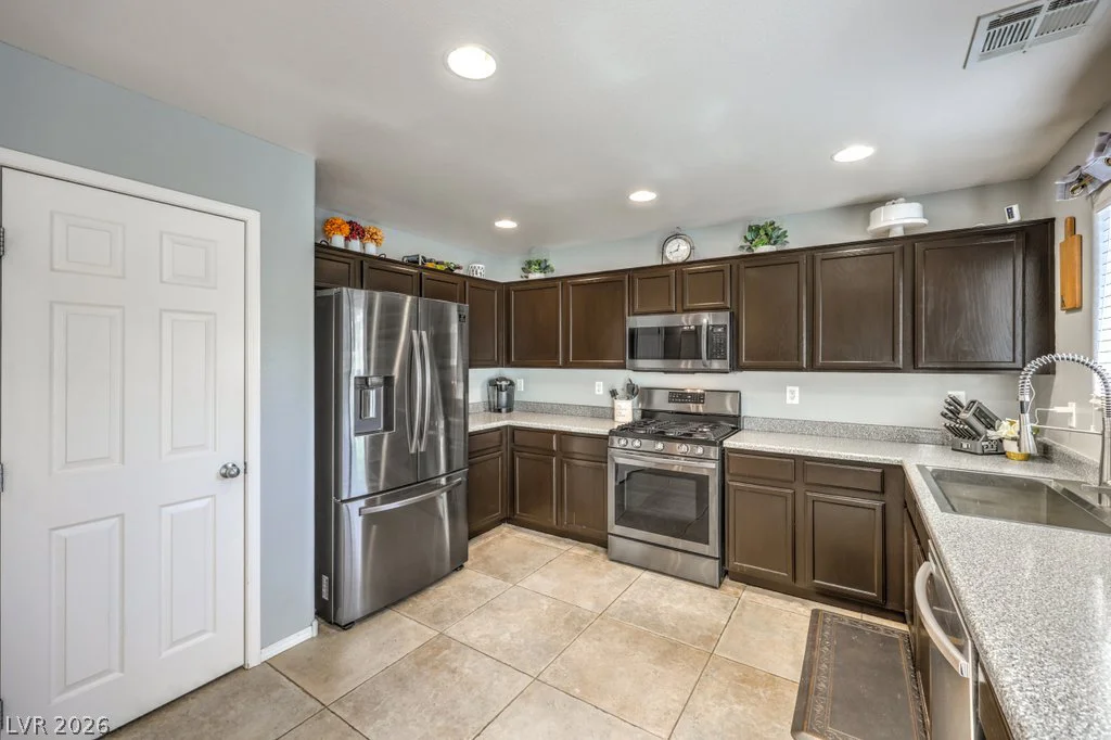 10669 Pueblo Springs, Las Vegas, NV 89183
