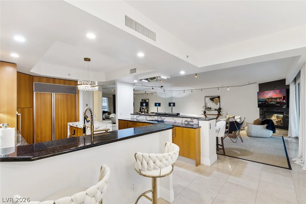 2857 Paradise, Las Vegas, NV 89109