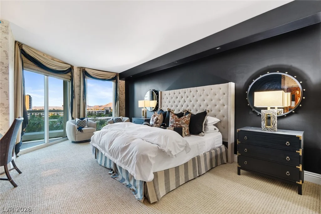 2857 Paradise, Las Vegas, NV 89109