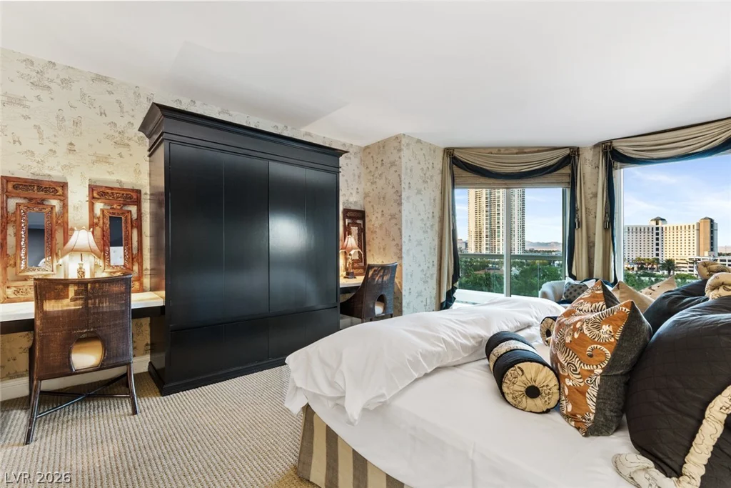 2857 Paradise, Las Vegas, NV 89109
