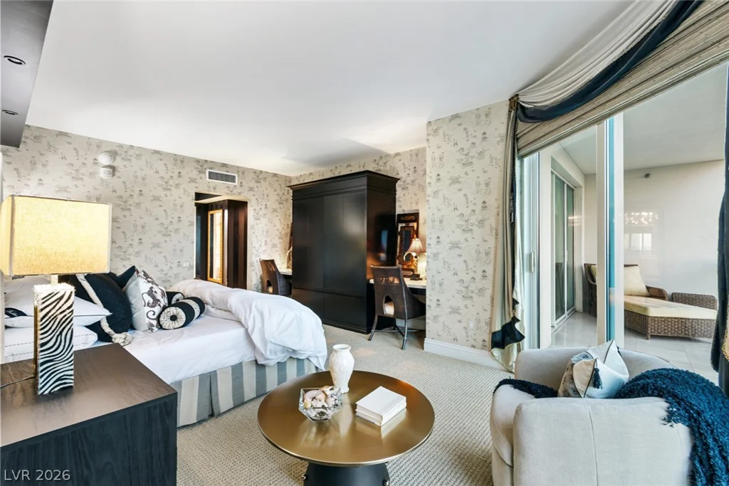 2857 Paradise, Las Vegas, NV 89109