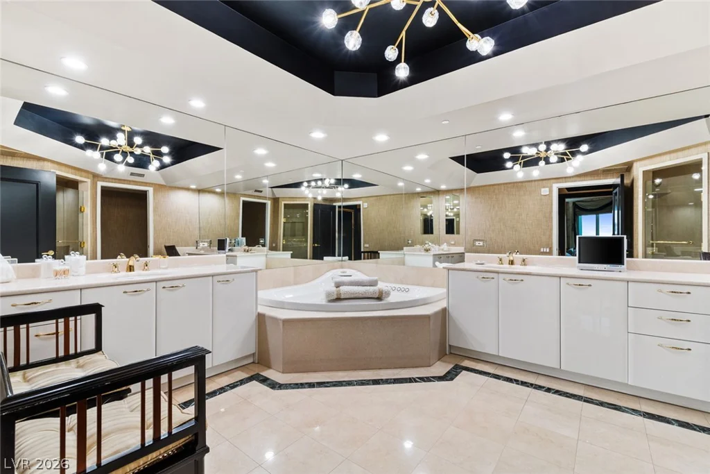 2857 Paradise, Las Vegas, NV 89109