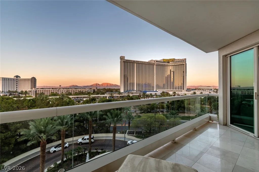 2857 Paradise, Las Vegas, NV 89109