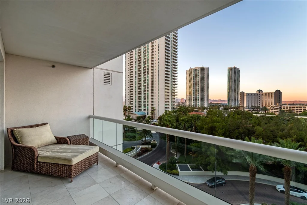 2857 Paradise, Las Vegas, NV 89109