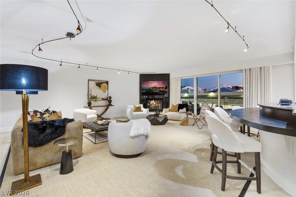2857 Paradise, Las Vegas, NV 89109