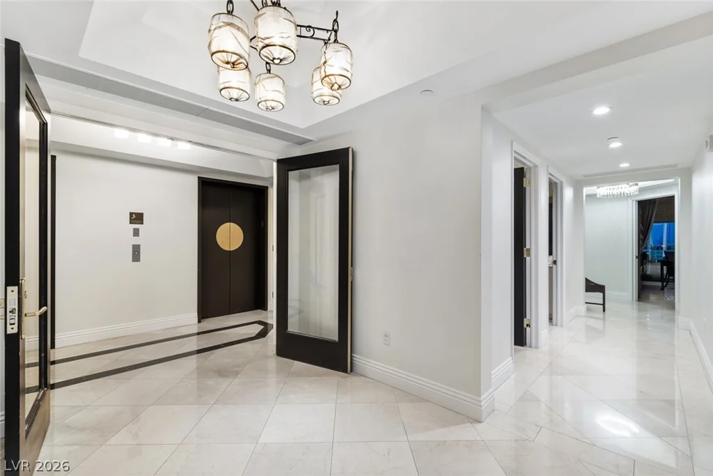2857 Paradise, Las Vegas, NV 89109