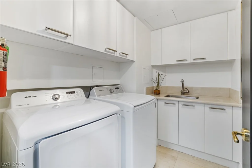2857 Paradise, Las Vegas, NV 89109