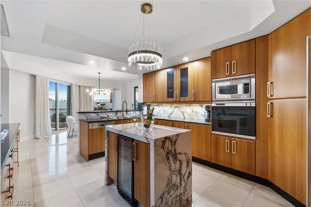 2857 Paradise, Las Vegas, NV 89109